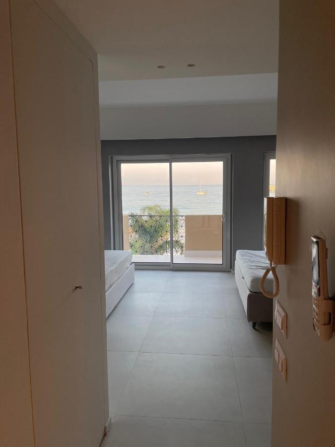 La Finestra Sul Mare Modern Apartment Giardini-Naxos Kültér fotó