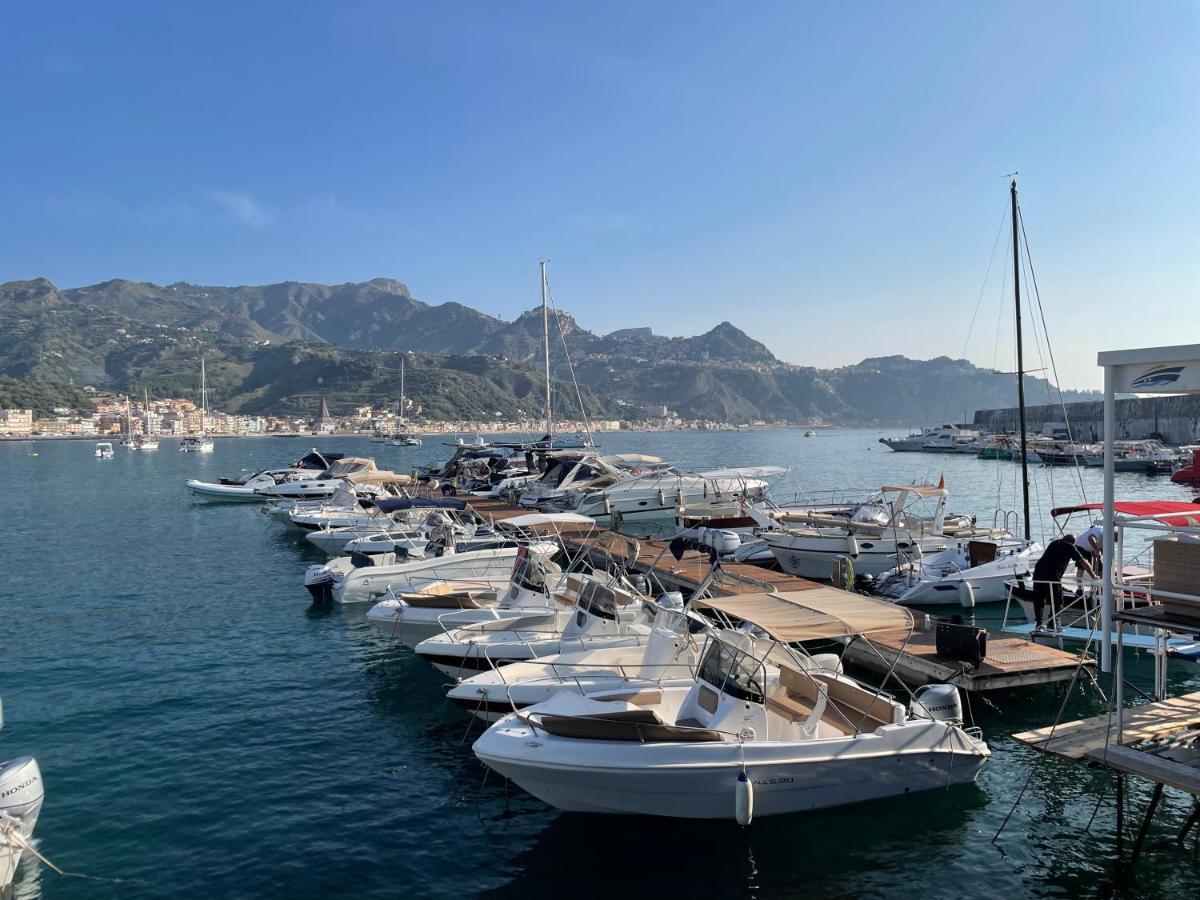 La Finestra Sul Mare Modern Apartment Giardini-Naxos Kültér fotó
