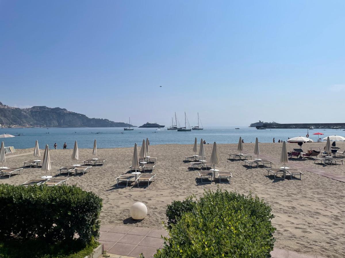 La Finestra Sul Mare Modern Apartment Giardini-Naxos Kültér fotó
