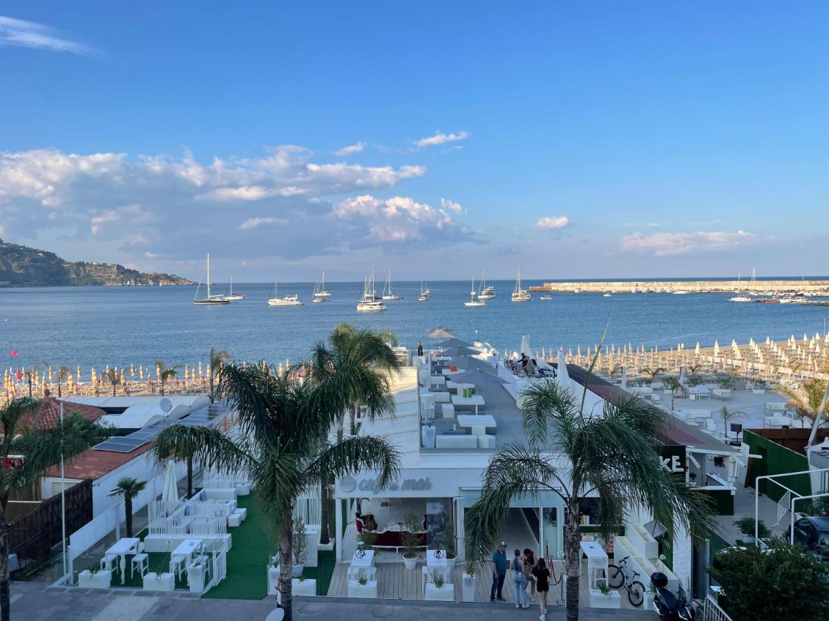 La Finestra Sul Mare Modern Apartment Giardini-Naxos Kültér fotó