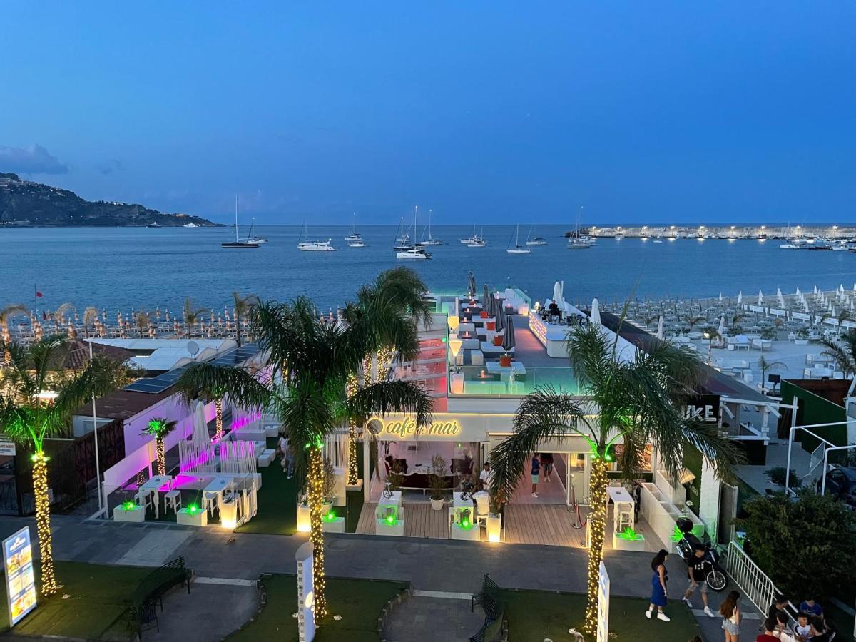 La Finestra Sul Mare Modern Apartment Giardini-Naxos Kültér fotó