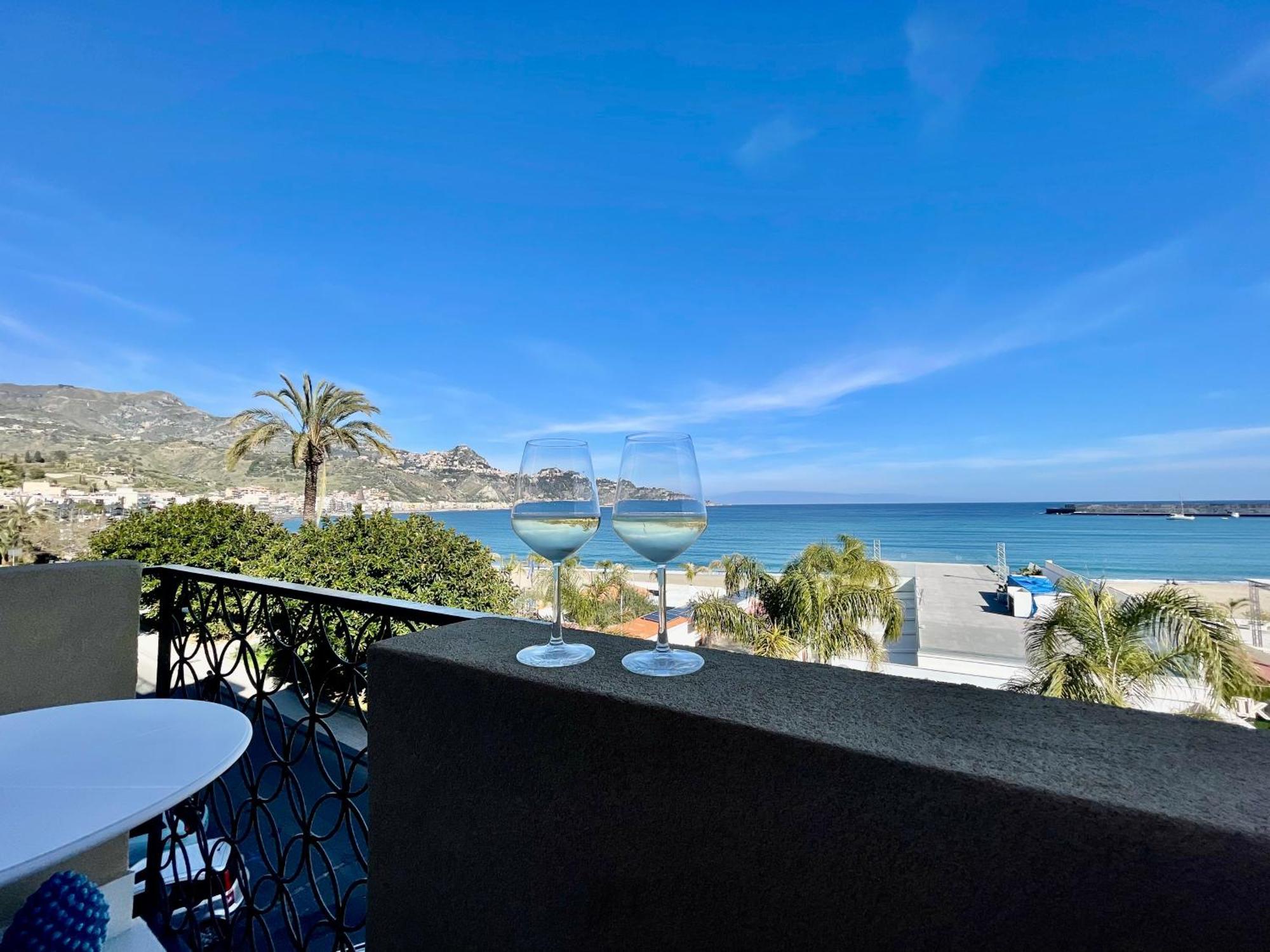 La Finestra Sul Mare Modern Apartment Giardini-Naxos Kültér fotó