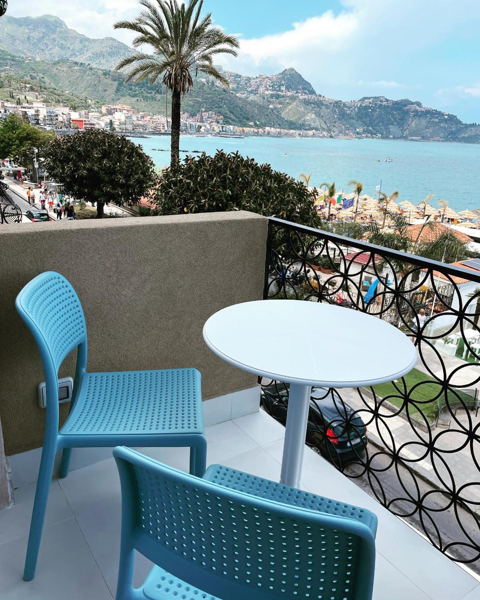 La Finestra Sul Mare Modern Apartment Giardini-Naxos Kültér fotó