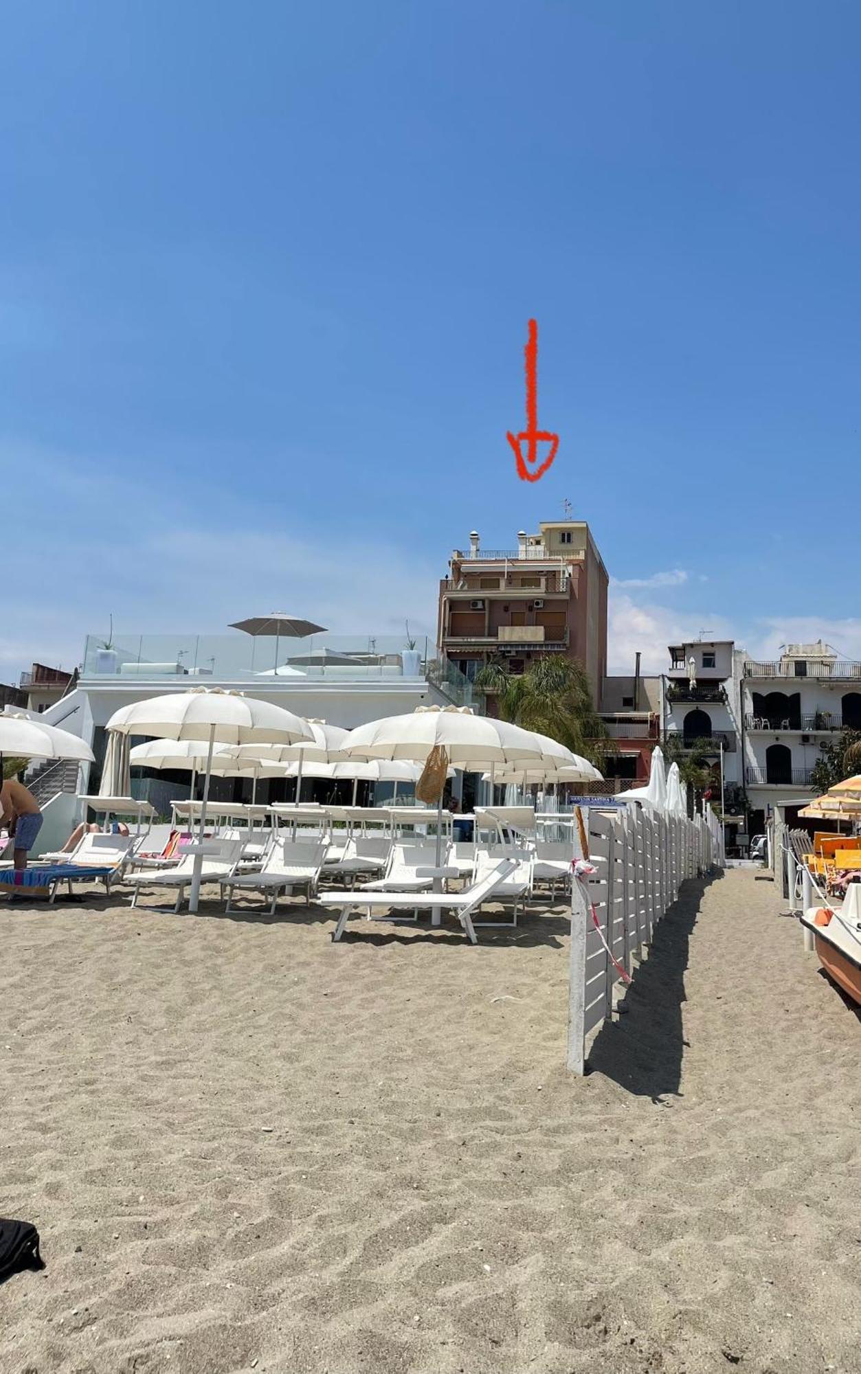 La Finestra Sul Mare Modern Apartment Giardini-Naxos Kültér fotó