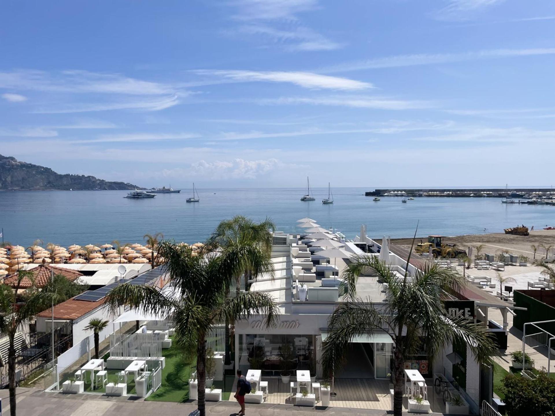 La Finestra Sul Mare Modern Apartment Giardini-Naxos Szoba fotó